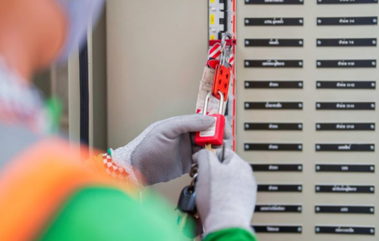 Lockouttagout (LOTO) kits